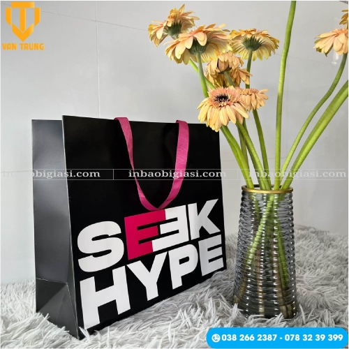 In túi giấy đựng quần áo thời trang chất lượng