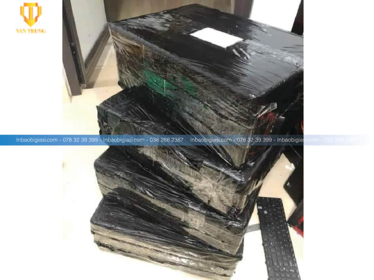Cuộn mnagf PE đen quấn hàng hóa