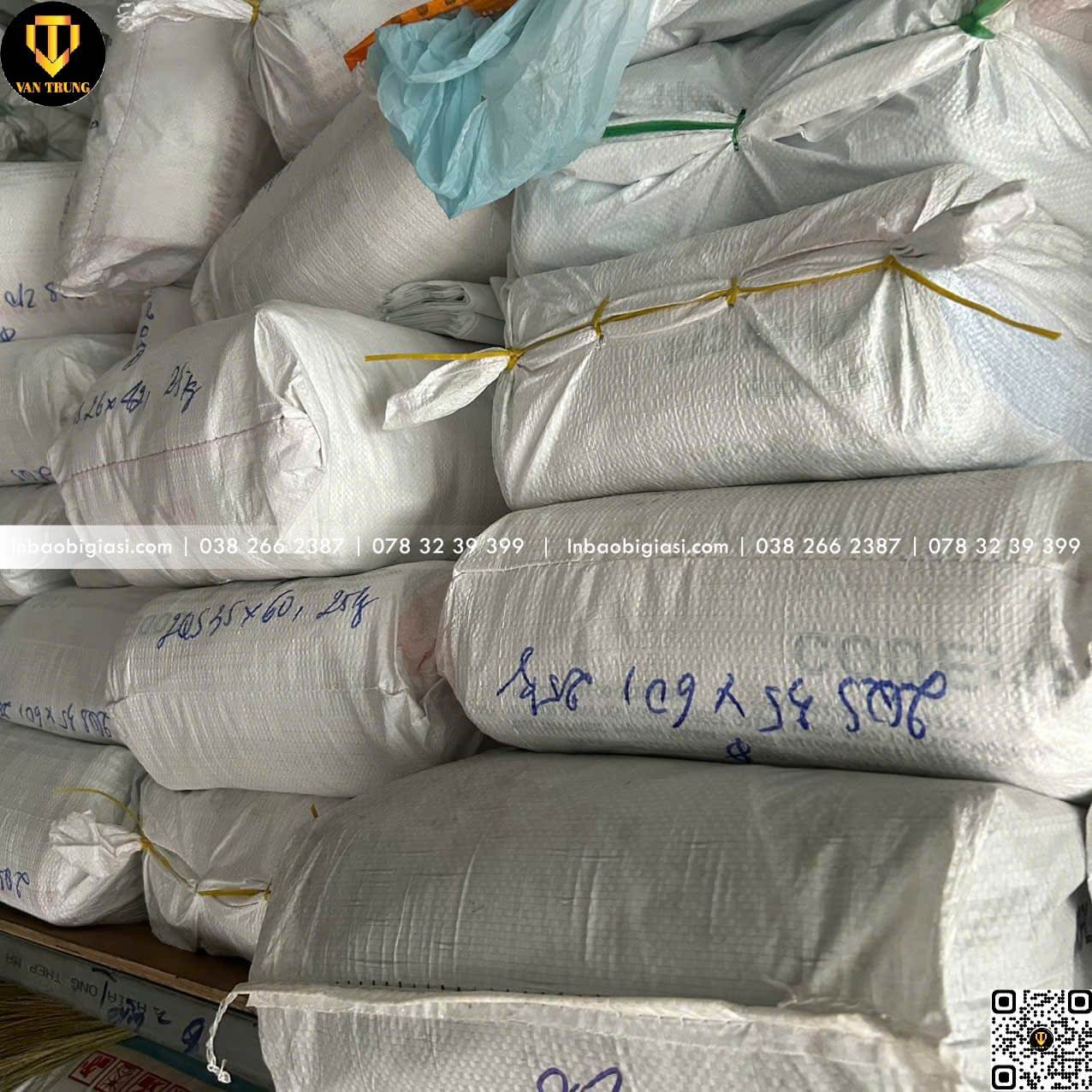 Kho túi zip chỉ đỏ