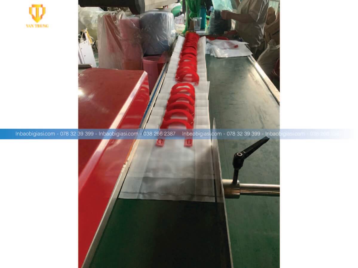 Túi ép quai đỏ