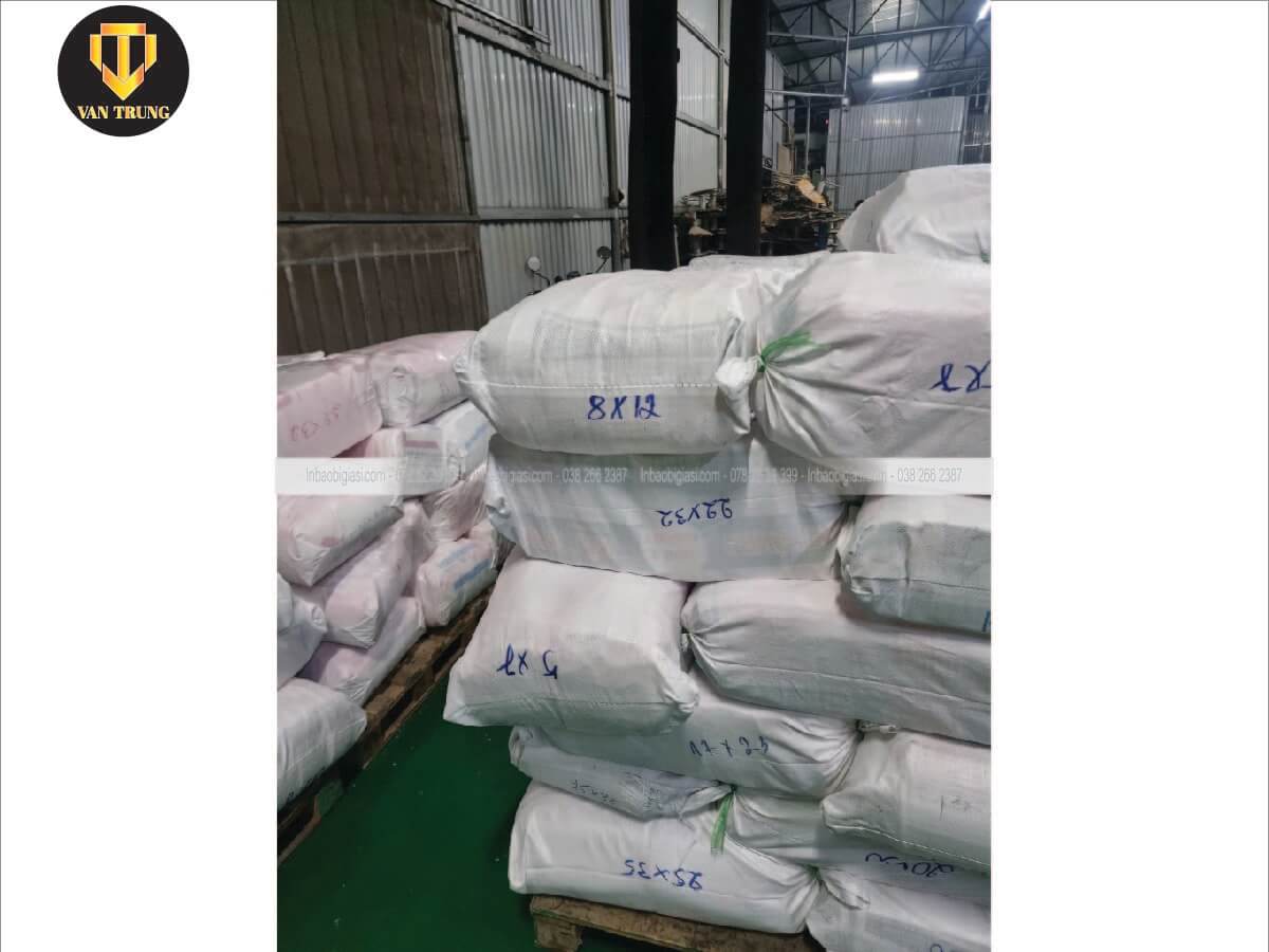 Túi zipper chỉ đỏ