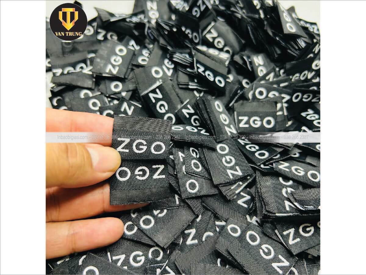 Mác quần áo vải satin in logo