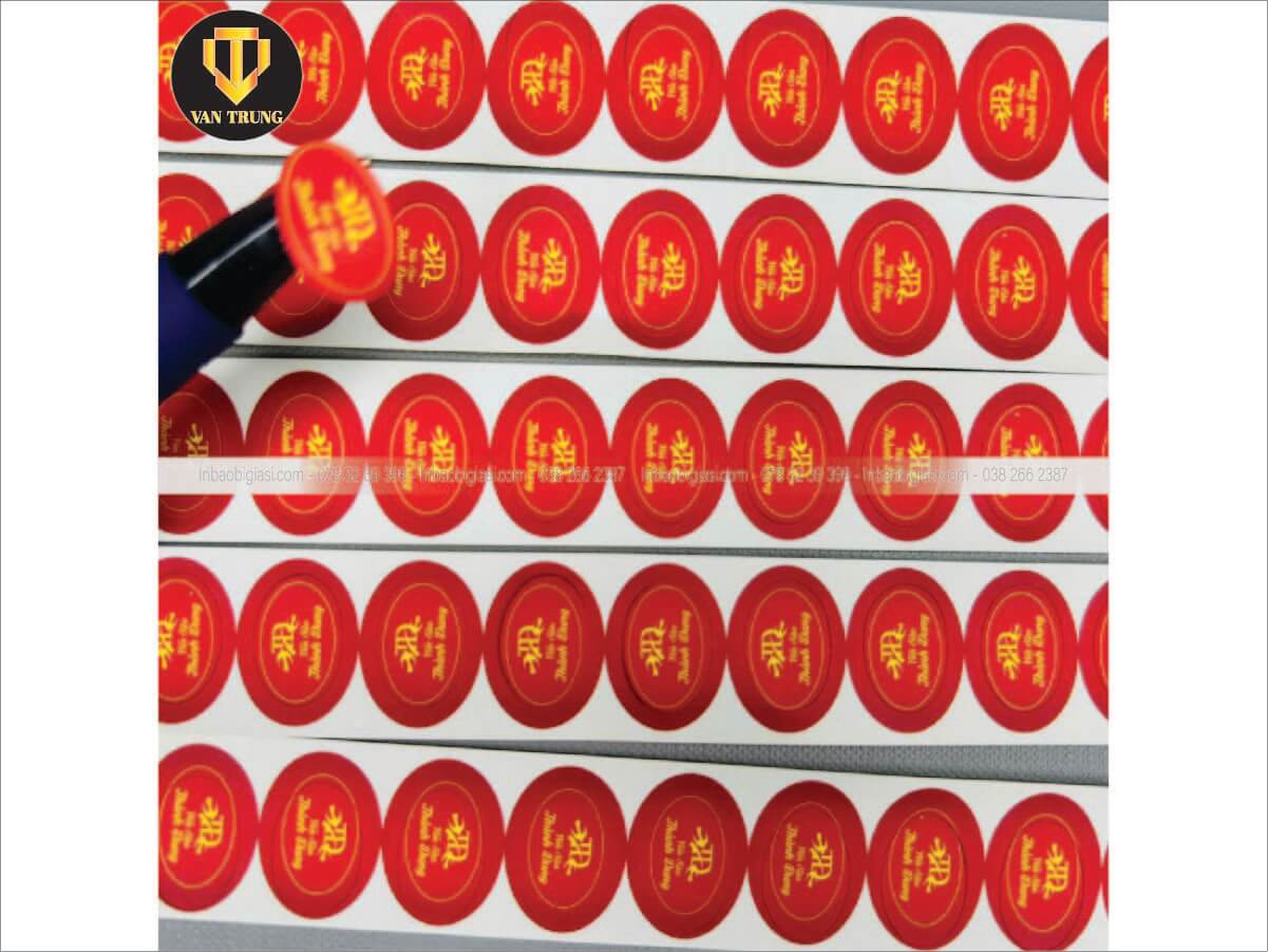 tem dán tự thiết kế in theo logo
