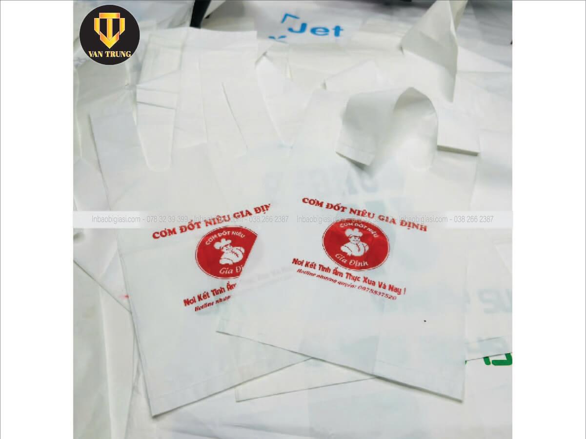Túi nilon siêu thị có quay sách