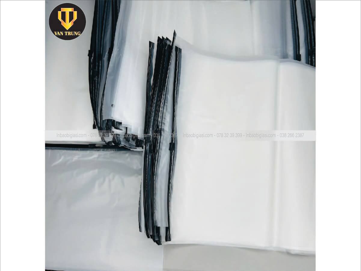 Túi zip kéo đựng quần jeans